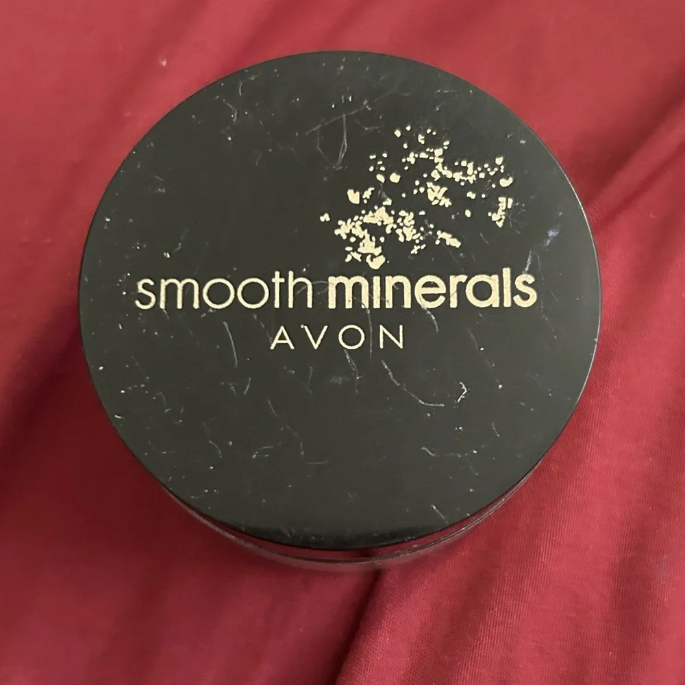Avon Smooth Minerals Foundation. Transparent Glow